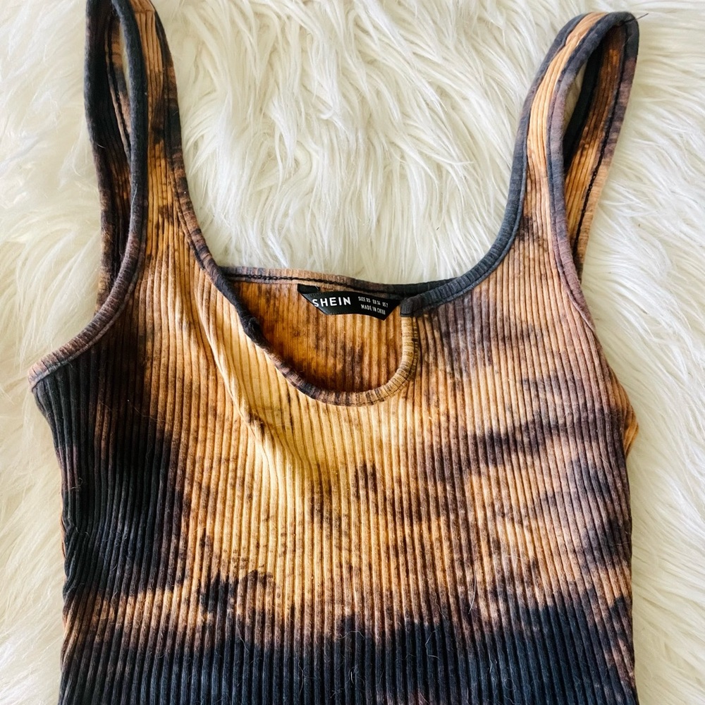 acid wash cropped tank top from Shein! 🧡